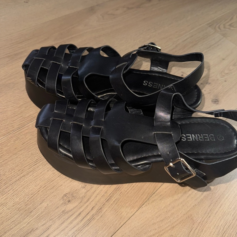 BERNESS Women's Black Platform Sandals